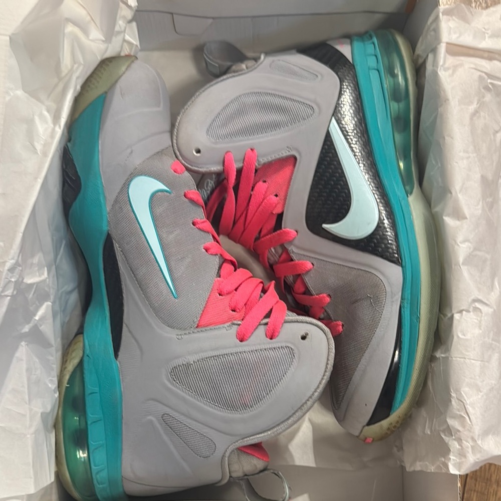 LeBron 9 South Beach Nike Basketball